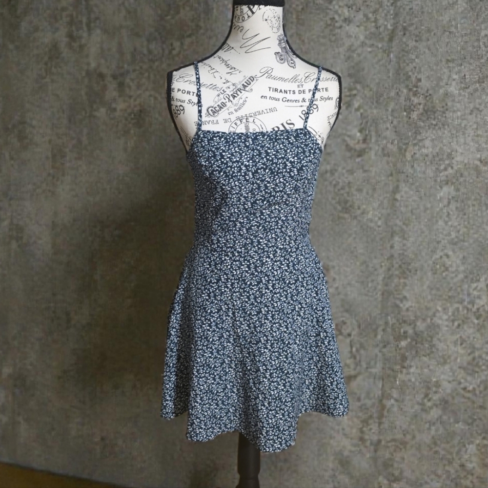 SHEIN Emerald Floral Mini Dress